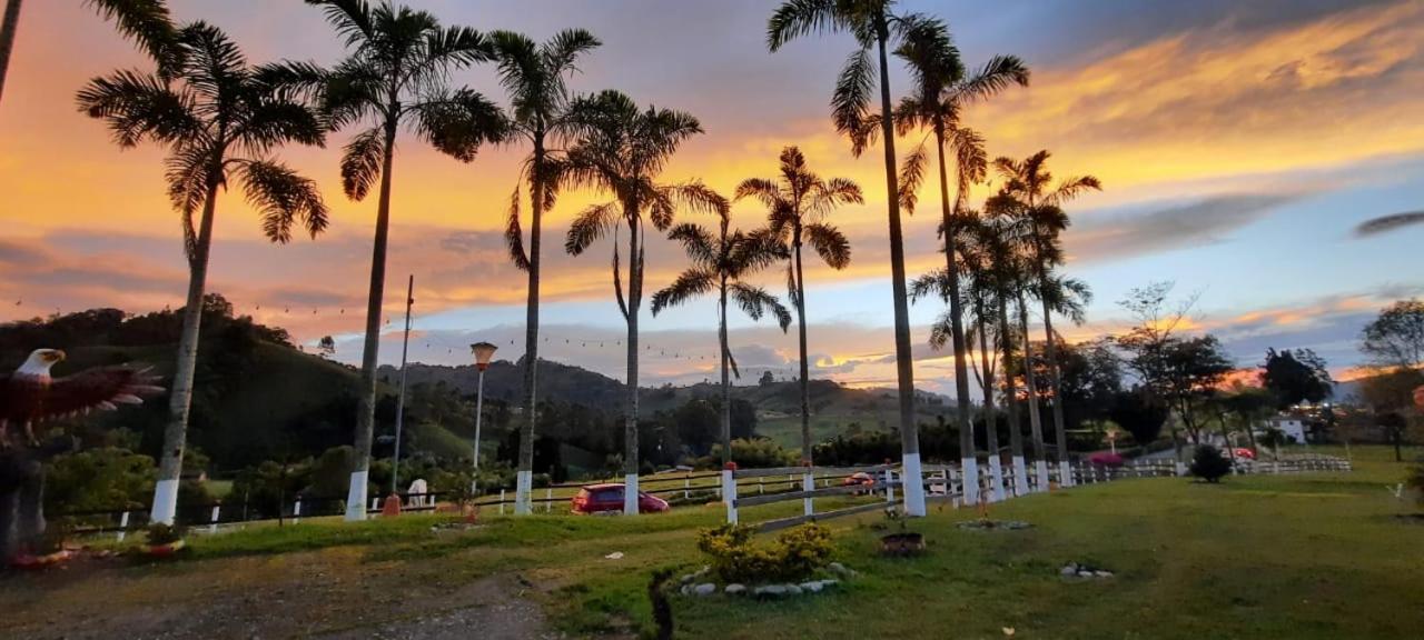 Finca Recreacional Marcelandia サンタ・ロサ・デ・カバル エクステリア 写真