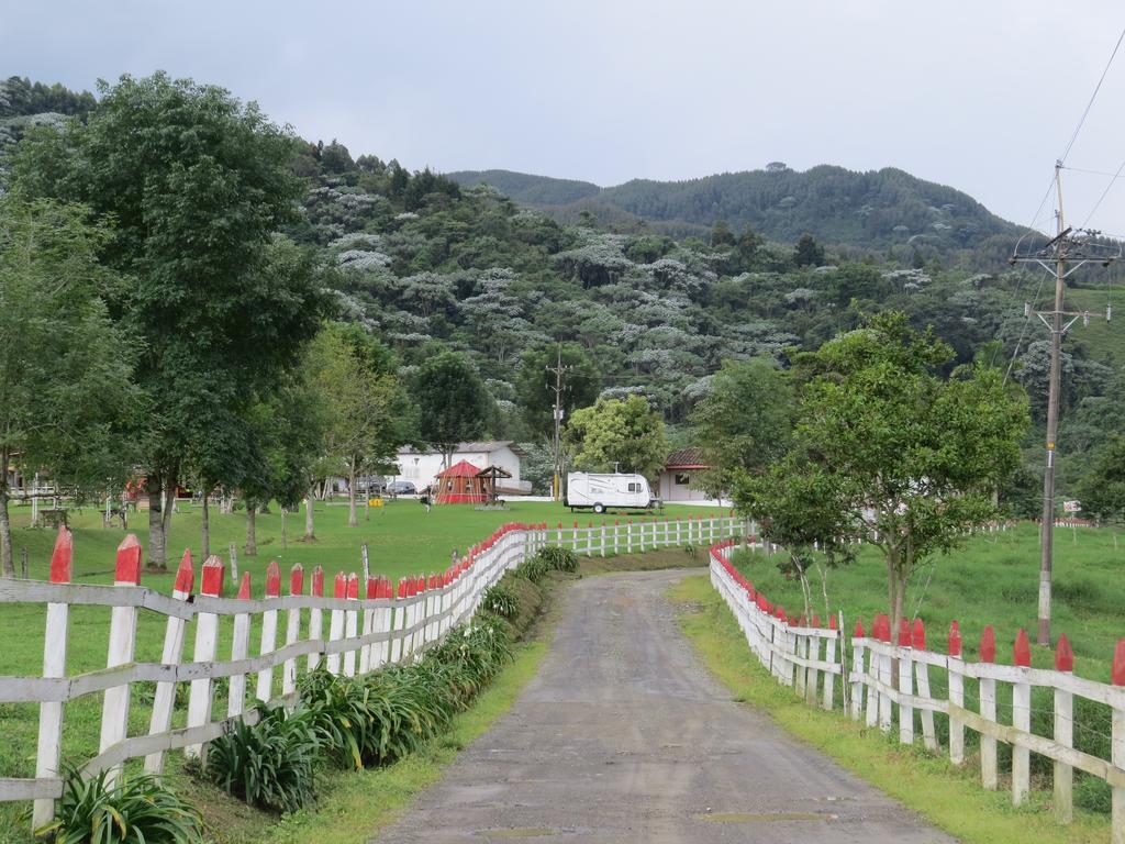 Finca Recreacional Marcelandia サンタ・ロサ・デ・カバル エクステリア 写真