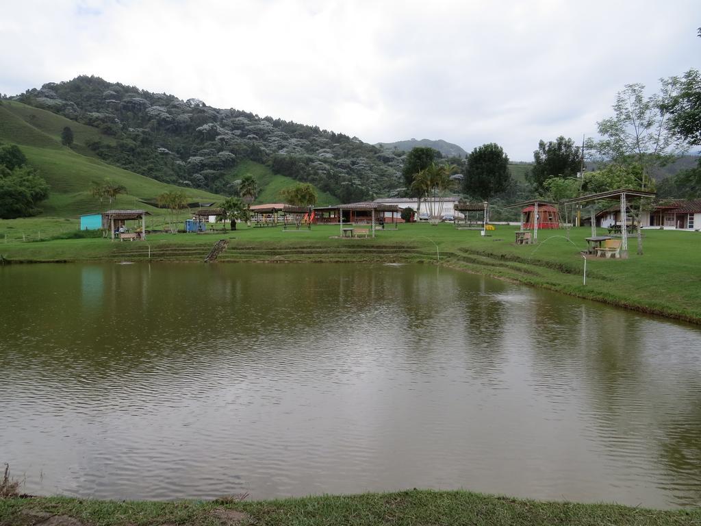 Finca Recreacional Marcelandia サンタ・ロサ・デ・カバル エクステリア 写真