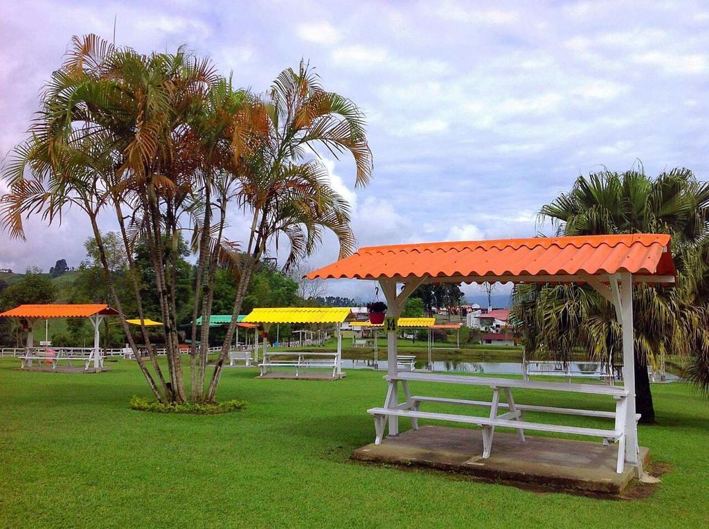 Finca Recreacional Marcelandia サンタ・ロサ・デ・カバル エクステリア 写真